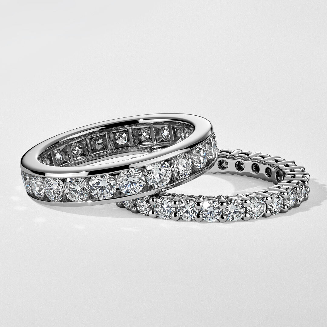 Bijoux Birks Platinum and Diamond Eternity Band